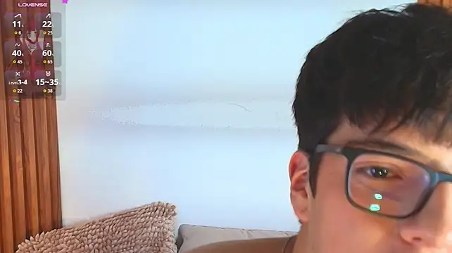 Milo_Wolff élő XXX-chatje