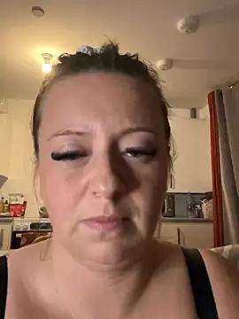 Chat XXX ao vivo de Poppyshaw_