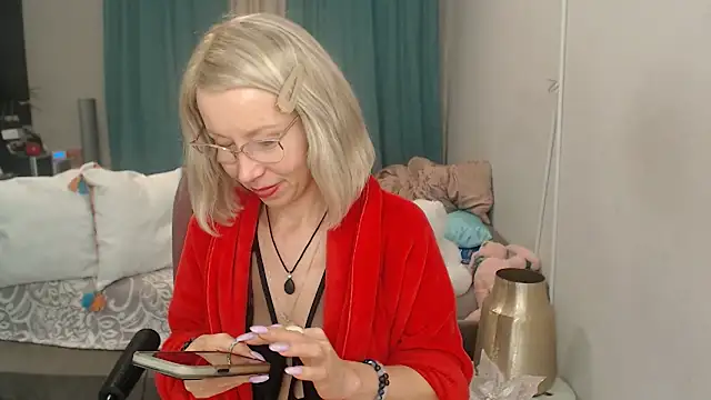 LuxuryNika live XXX chat