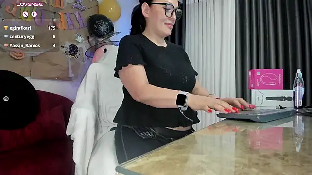 دردشة VictoriaPaker الجنسية المباشرة