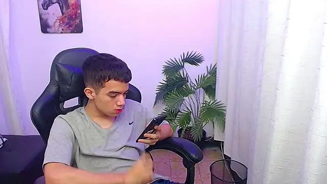 leandrocum18 Chat XXX live