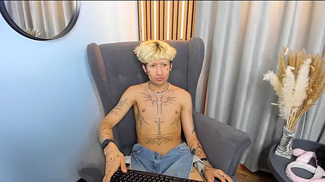 Chat +18 de FinnEcho ao vivo