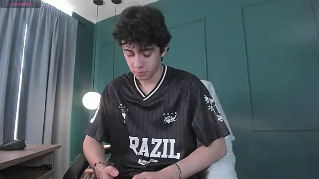 Chat +18 de Milan_saint ao vivo