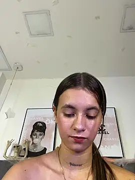 دردشة JuliaColemann الجنسية المباشرة