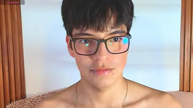 Chat +18 de Milo_Wolff ao vivo