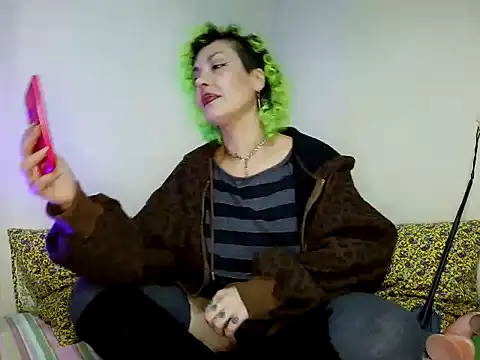 Chat +18 de MariLouM ao vivo