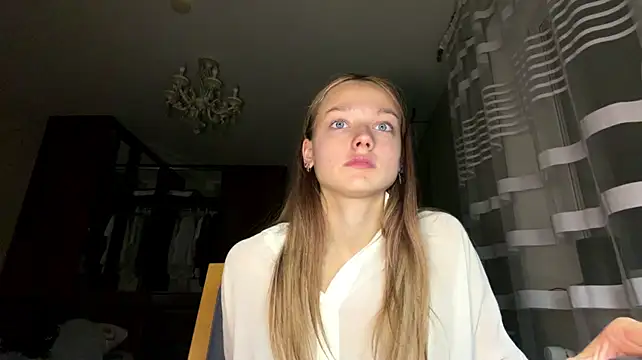 Chat +18 de Romy_Grei ao vivo