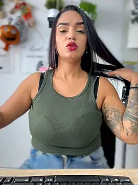 Chat +18 de Sara-77 ao vivo