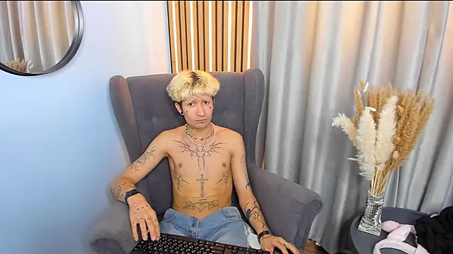 FinnEcho live XXX chat
