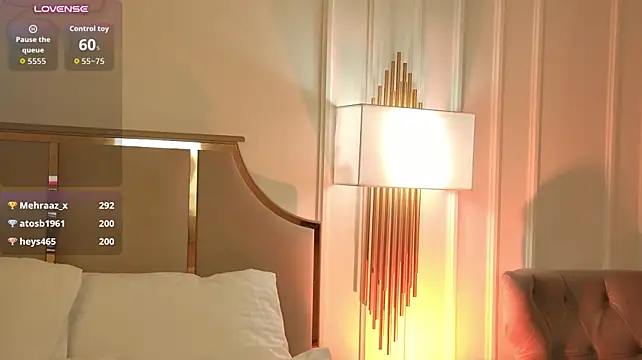 LisaDeviss' Live XXX Chat