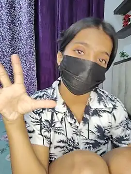 Chat +18 de mini-cutie ao vivo