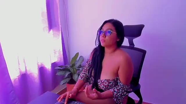 Naughtii_Doll_ – Live XXX-chat