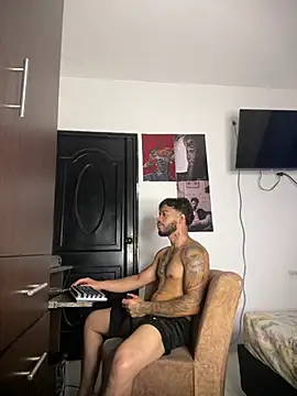 Chat +18 de Enzomoretti__ ao vivo