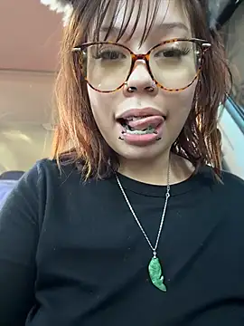 Chat +18 de moan4mona ao vivo