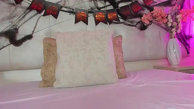 ThaliaWest's Live XXX Chat