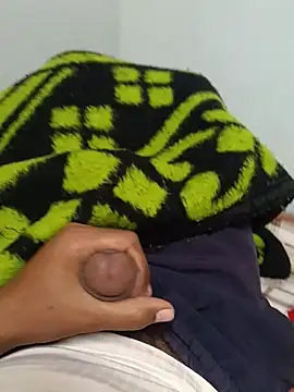 Pokazy przed kamerką – 24hotboy01