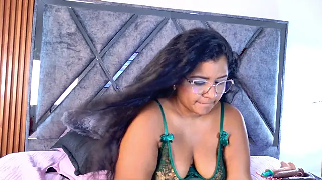 Slutty_Vicky Live XXX-Chat