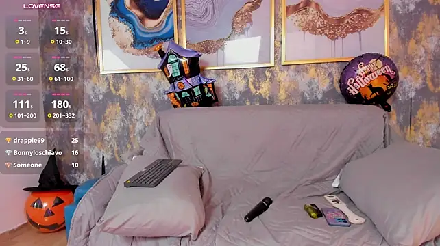 HollyBloom_'s Live XXX Chat
