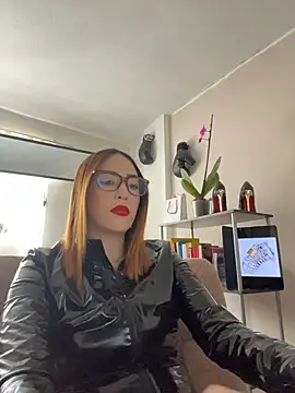 Chat +18 de julieta_misstres ao vivo
