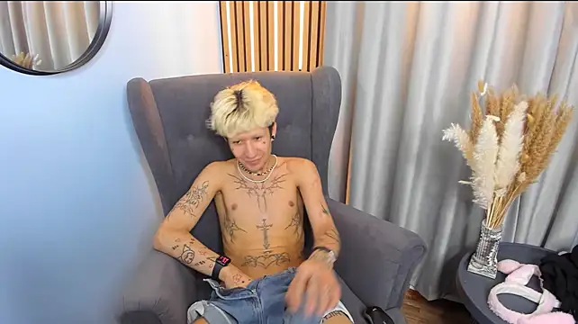 FinnEcho live XXX chat