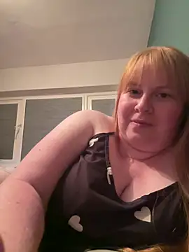 Curvy-GingeXX's Live XXX Chat