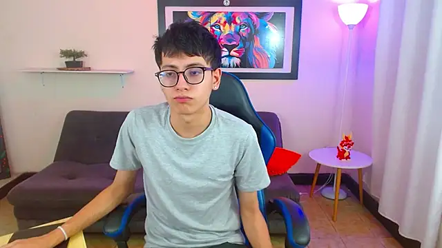 alexcum_18 élő XXX-chatje
