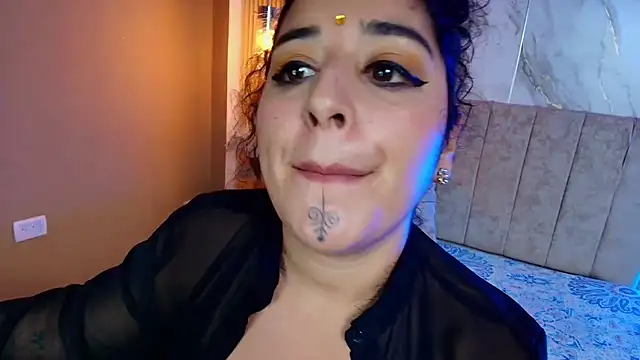 sophiaamethystt Adlı Modelin Canlı XXX Sohbeti