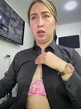 suzy-111 Adlı Modelin Canlı XXX Sohbeti