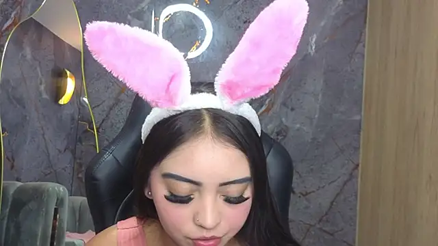 Chat +18 de mia_petite_cn ao vivo