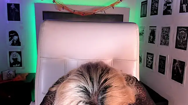 Živý XXX chat adhalee_js