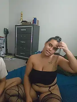 cinnaminnien Live XXX chat