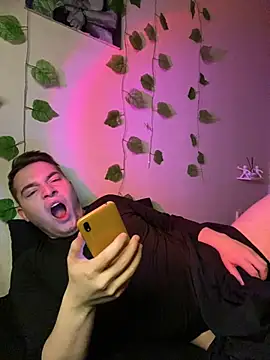 Boy_Big Chat XXX live