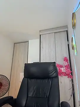 Annacherry_77 Show in webcam