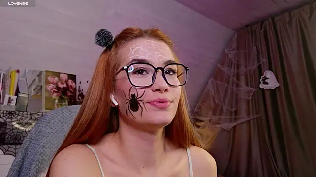 Lunavira live XXX chat