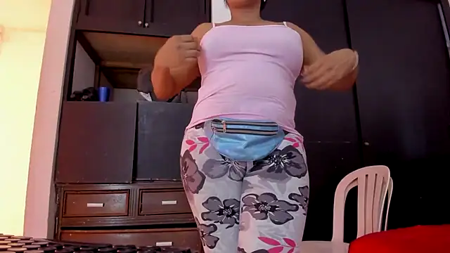 Chat XXX en directo de Dollperverthot