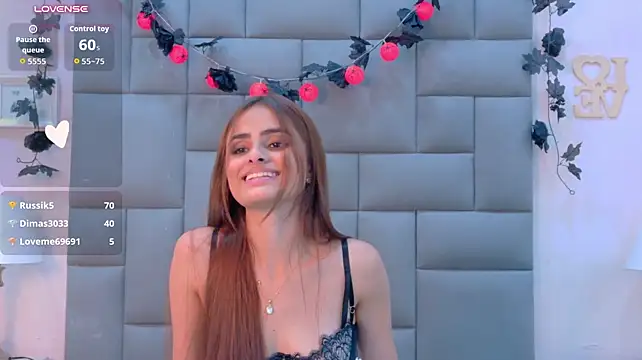 Chat +18 de Ariaa_Collins ao vivo