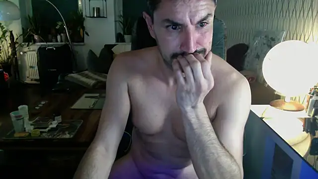 tomz0819 – Live XXX-chat