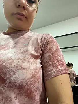 MelissaPrettyMilf's Live XXX Chat