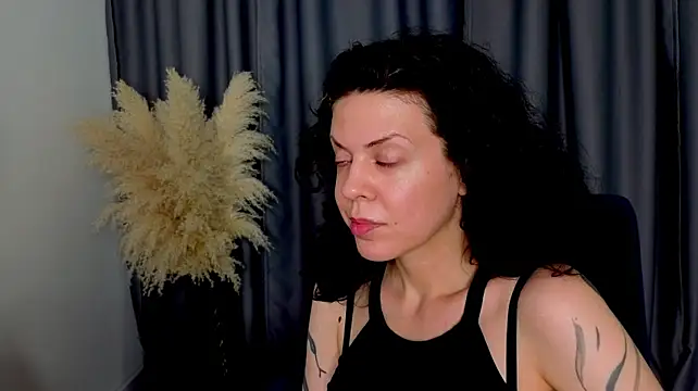 TrishaHart's Live XXX Chat