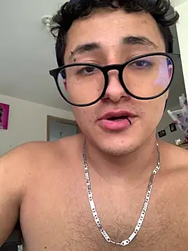 Živý XXX chat Adonibaskerville4