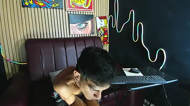 EstebanValdezs' Live XXX Chat