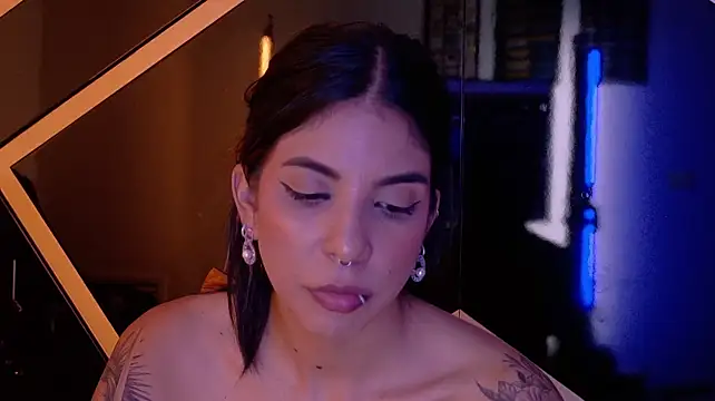 VioletaHills_'s Live XXX Chat