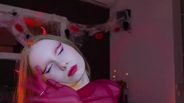 XXX chat uživo modela FoxyMira