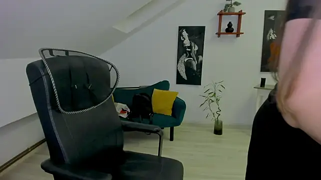 MistressDarrah's Live XXX Chat