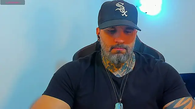 XXX chat uživo modela JoshRigby