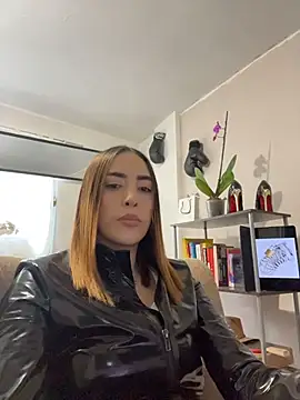 julieta_misstres' Live XXX Chat