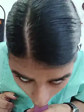 SOFIA-11_'s Live XXX Chat