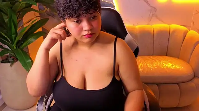 Scarleett_Tx Adlı Modelin Canlı XXX Sohbeti