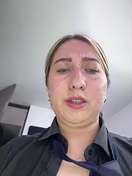 suzy-111 Chat XXX in diretta