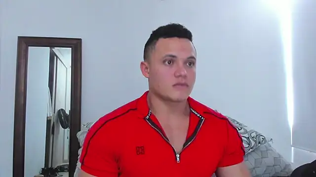 Chat XXX en directo de KingLevi01